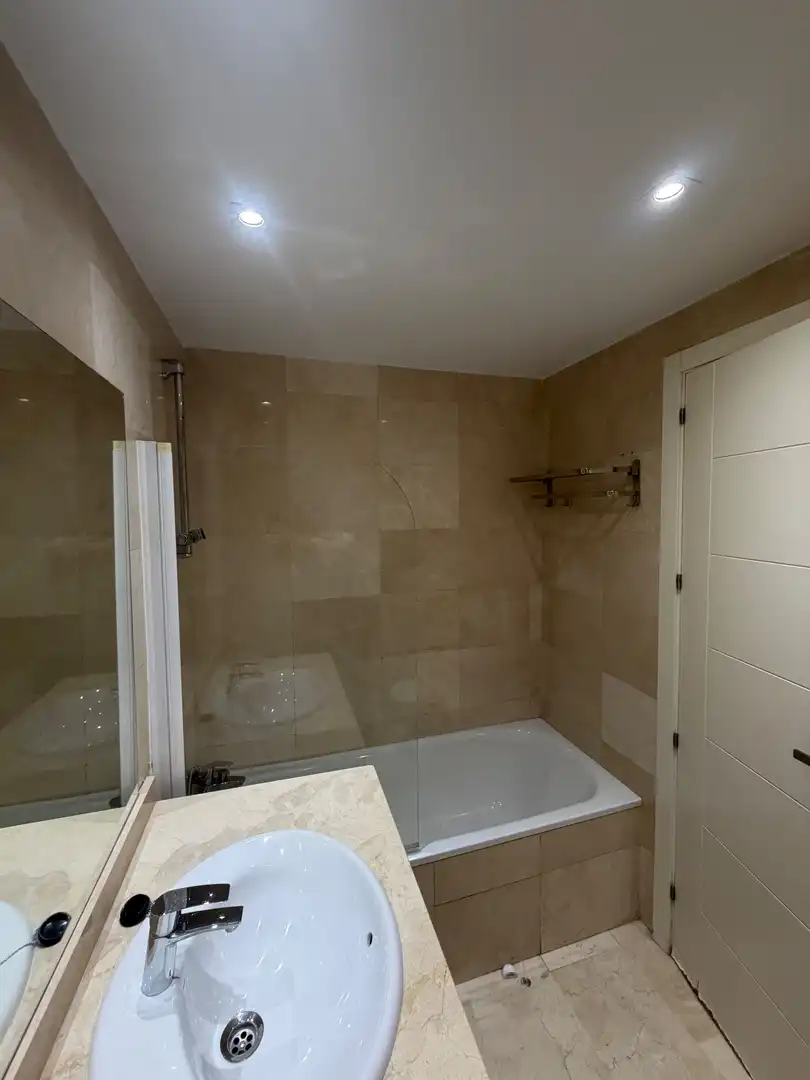 Bathroom of Flat for rent in Algeciras  with Terrace, Furnished and Community pool