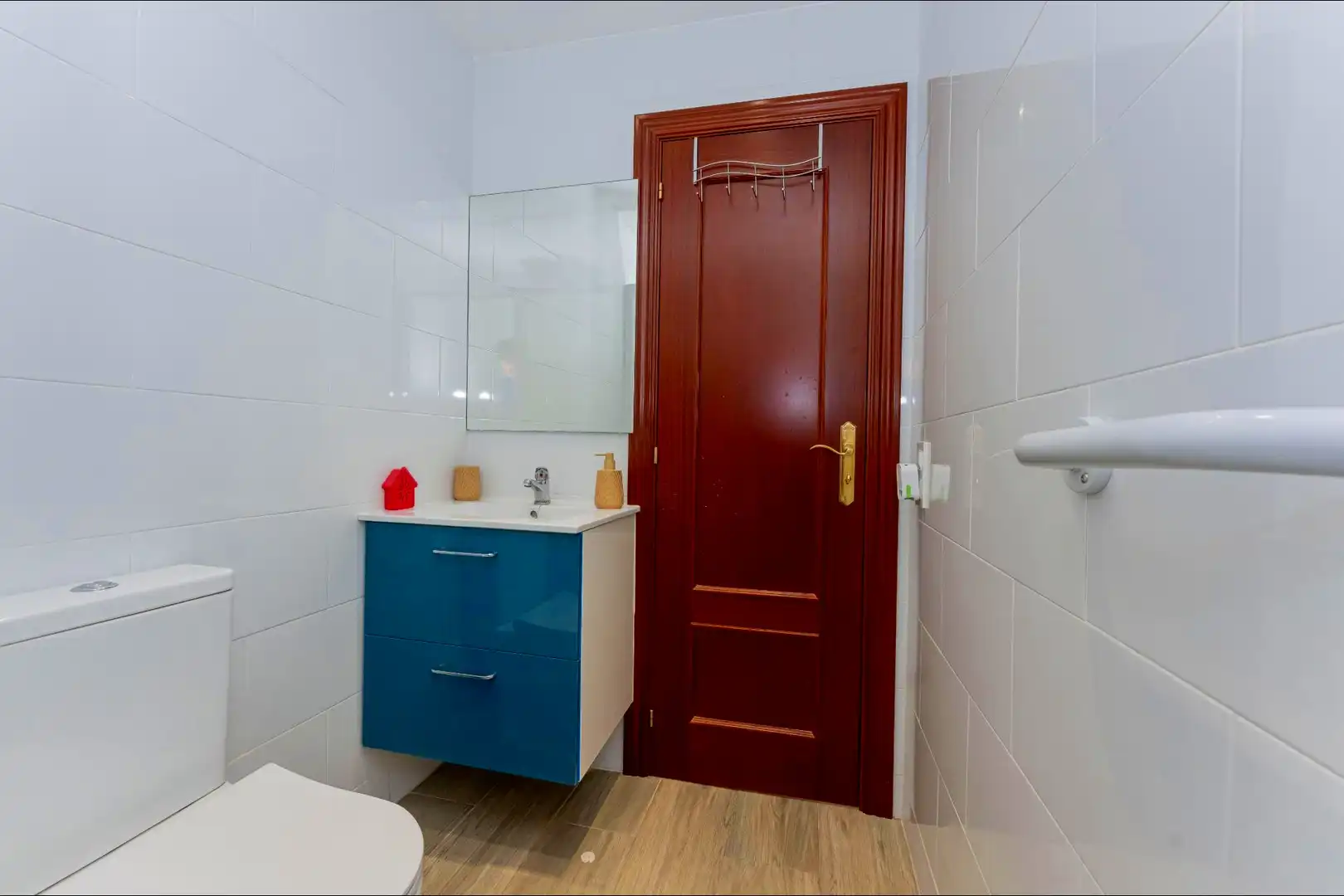 Bathroom of Flat for sale in Gavà  with Air Conditioner, Heating and Parquet flooring