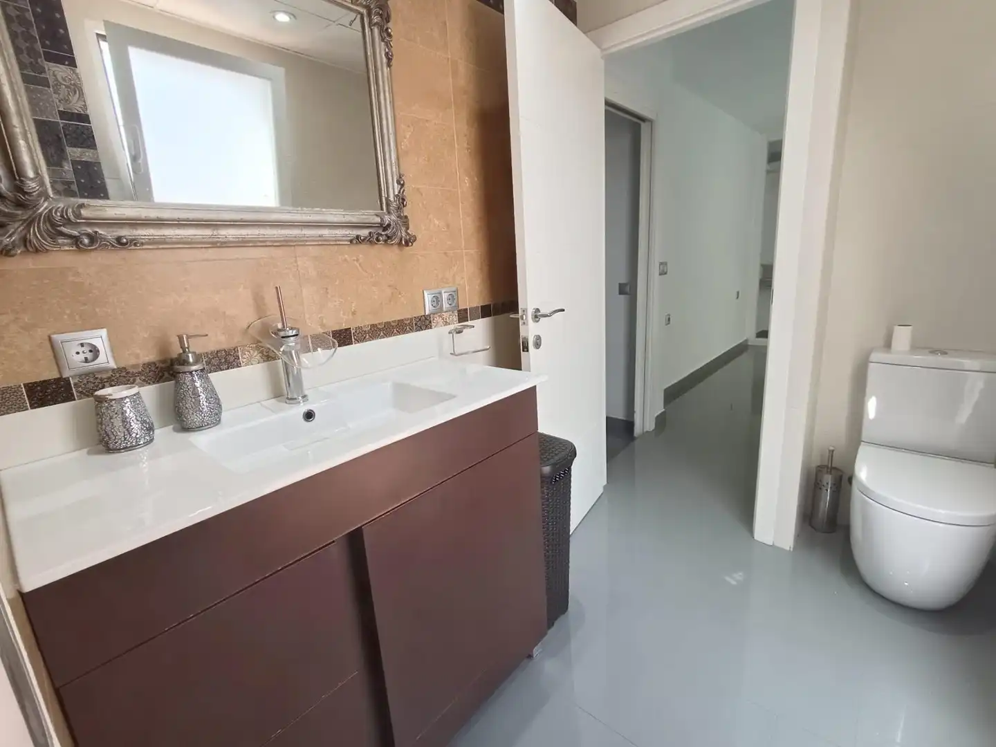 Badezimmer von Dachboden zum Verkauf in Levante