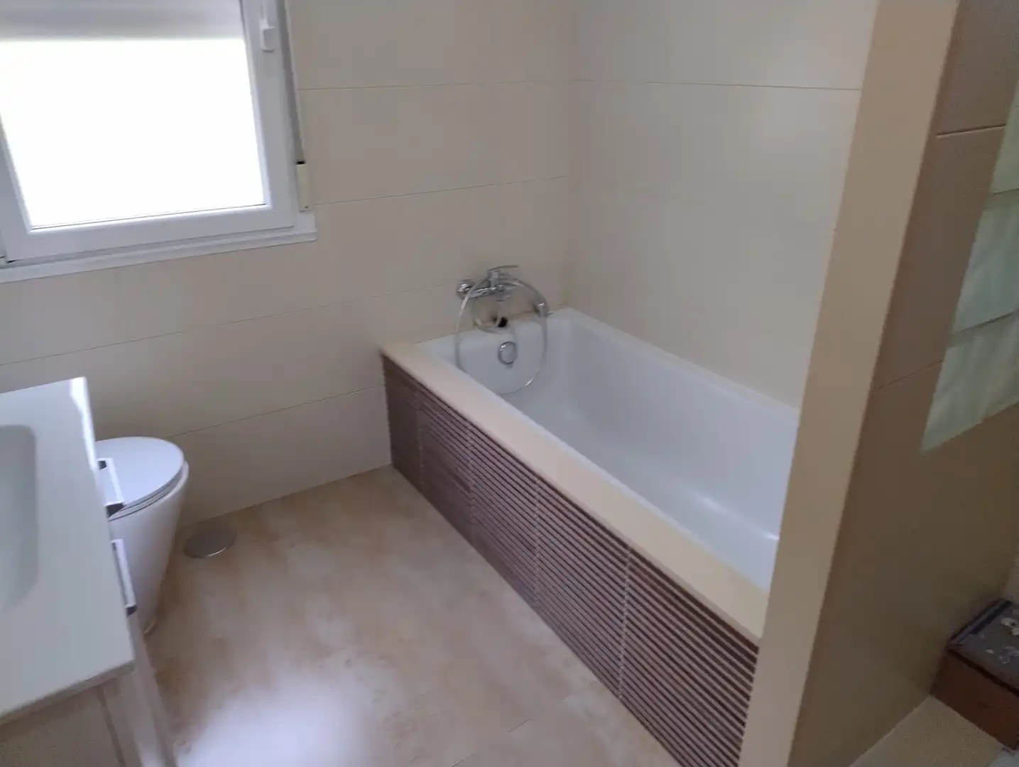 Bathroom of Flat for rent in Santiago de Compostela   with Heating, Furnished and Oven