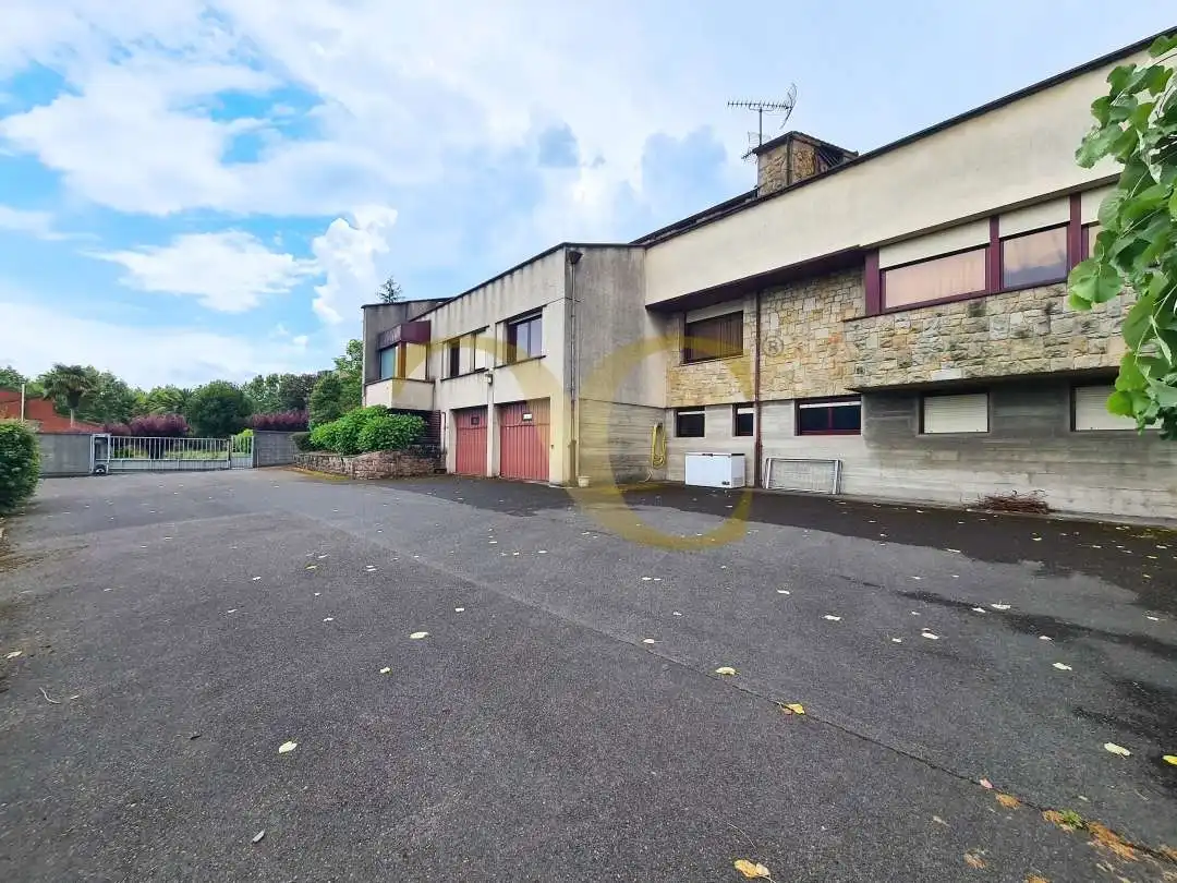 Vista exterior de Casa o xalet en venda en Oviedo  amb Calefacció, Jardí privat i Terrassa
