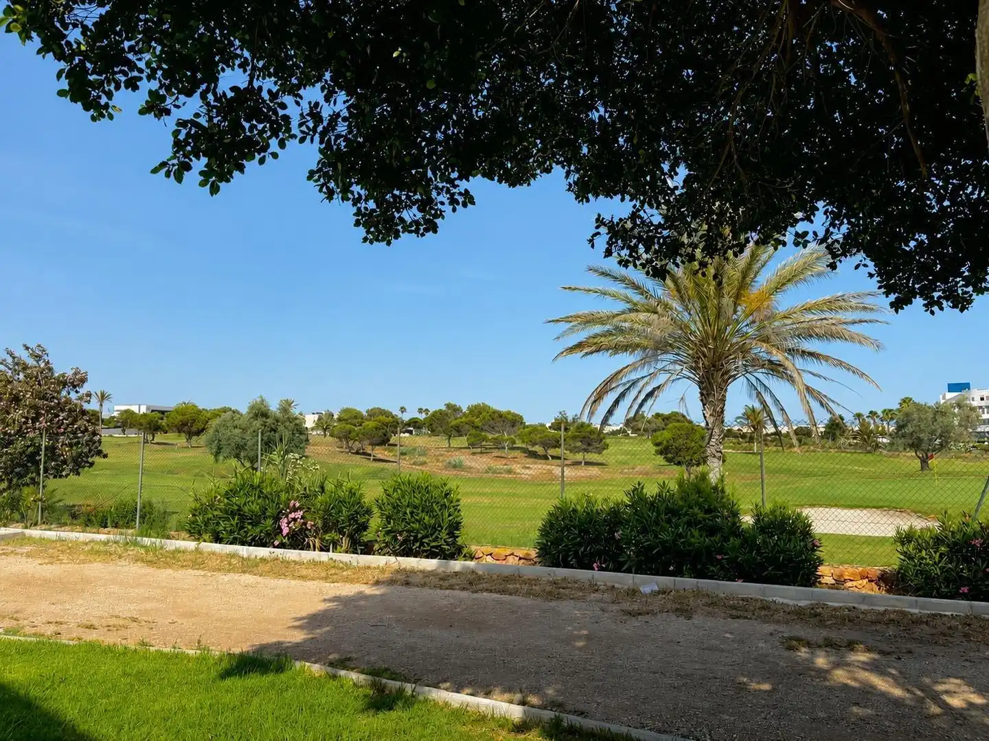 Vista exterior de Ático en venta en Almería con Aire acondicionado, Calefacción y Jardín privado