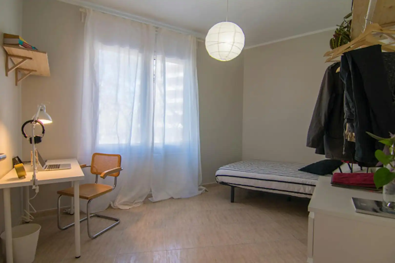 Bedroom of Flat for share in  Barcelona Capital  with Heating, Furnished and Washing machine