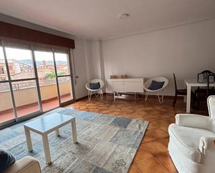 Sala d'estar de Pis de lloguer en Plasencia amb Moblat, Forn i Rentadora