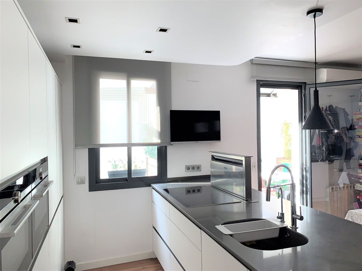 Cuina de Casa adosada en venda en Sant Boi de Llobregat amb Aire condicionat, Calefacció i Parquet