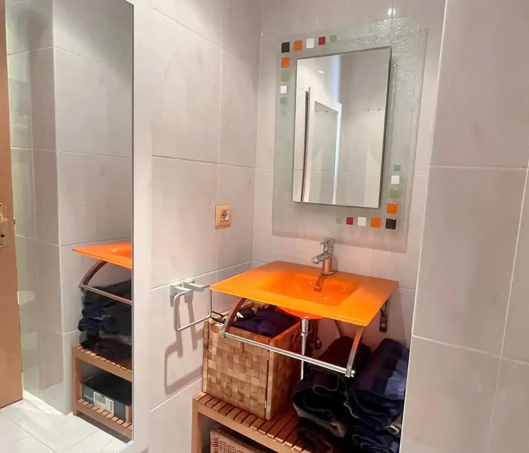 Badezimmer von Wohnung zum Verkauf in Sant Feliu de Llobregat mit Klimaanlage, Heizung und Parkett