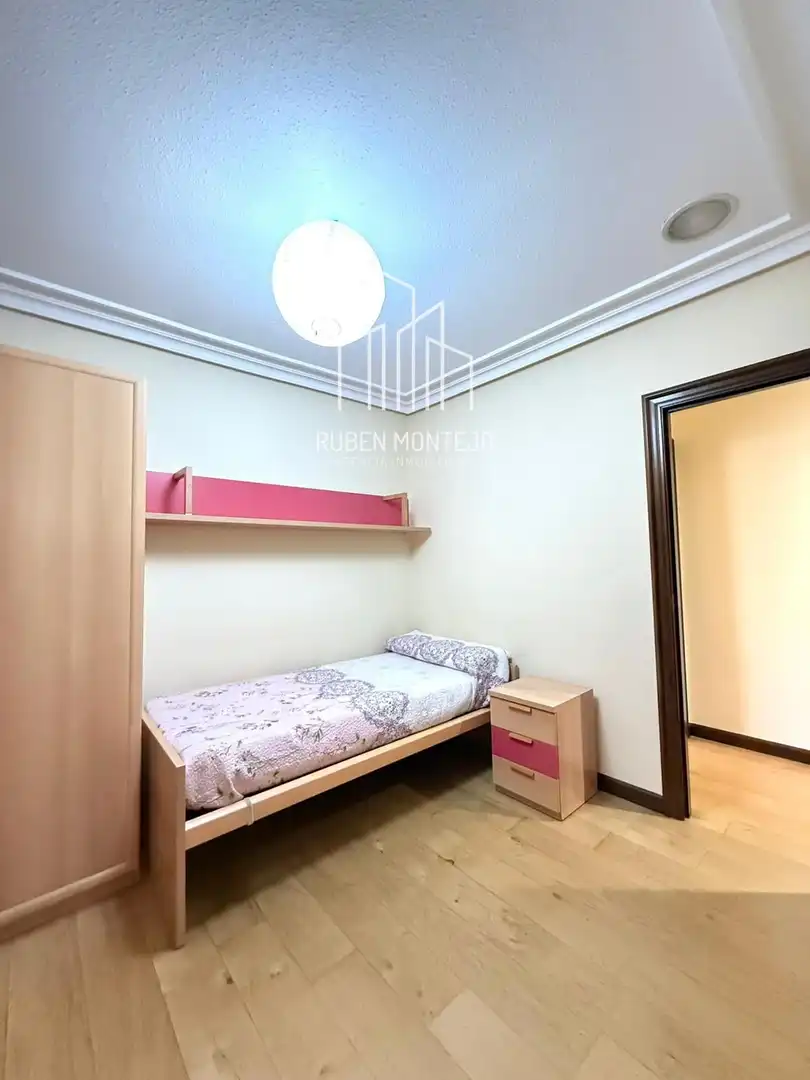 Schlafzimmer von Wohnung zur Miete in Salamanca mit Heizung, Parkett und Terrasse