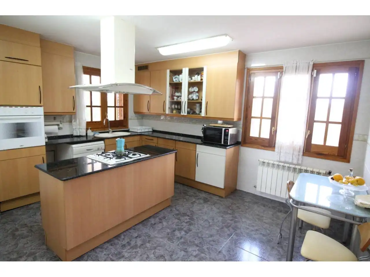 Cocina de Casa o chalet en venta en Castellar del Vallès con Calefacción, Jardín privado y Terraza