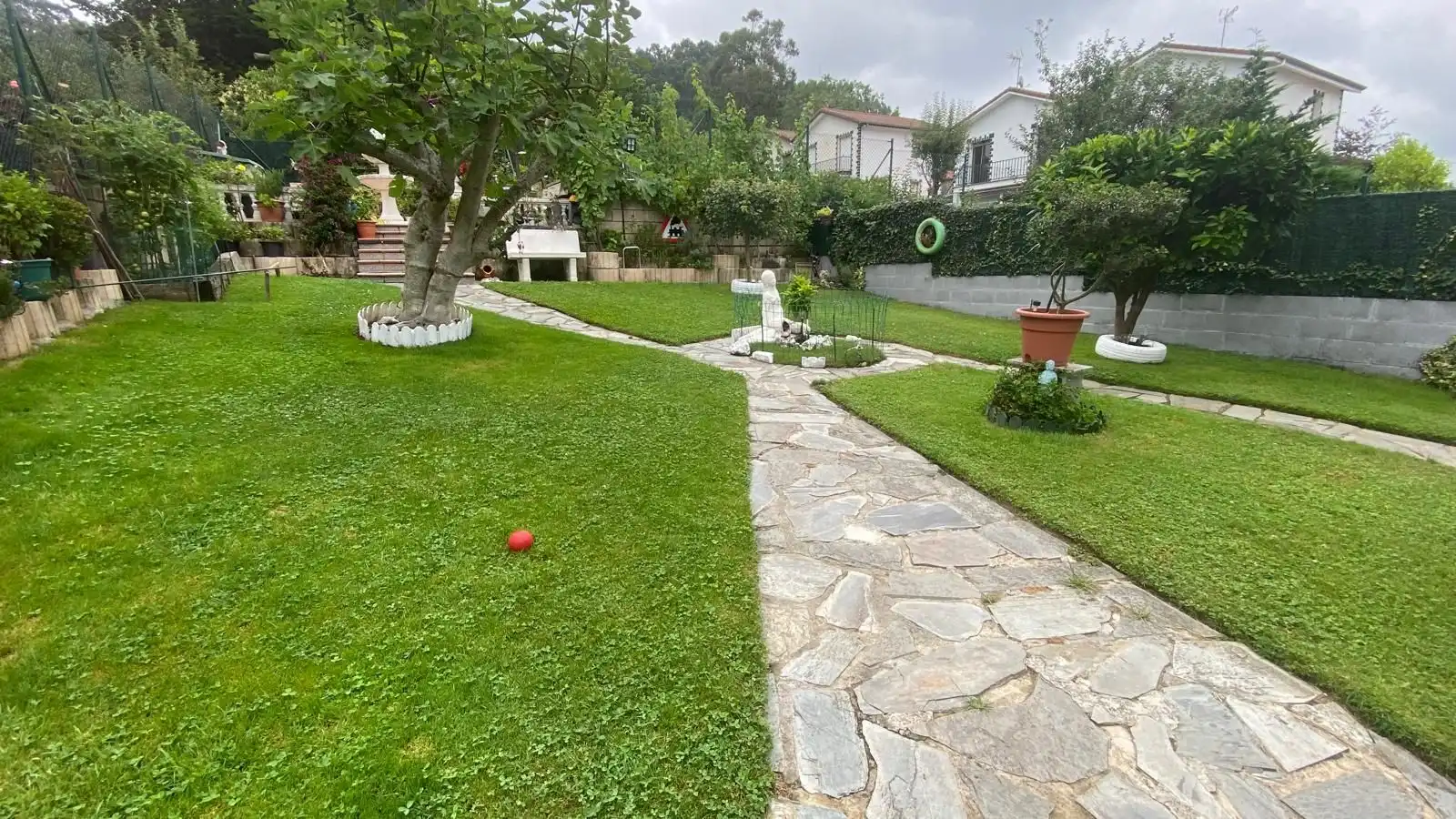 Jardí de Casa adosada en venda en Meruelo amb Moblat
