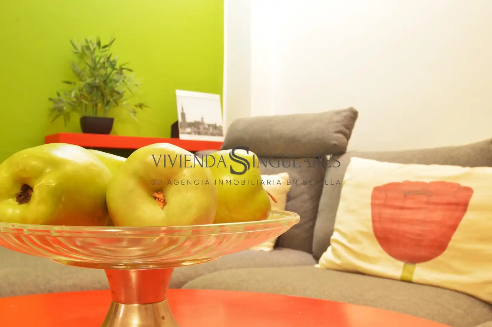 Sala d'estar de Apartament en venda en Sevilla amb Aire condicionat i Moblat