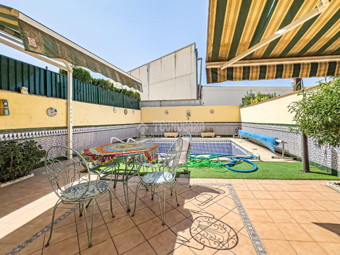 Jardí de Casa adosada en venda en Cúllar Vega amb Aire condicionat i Piscina