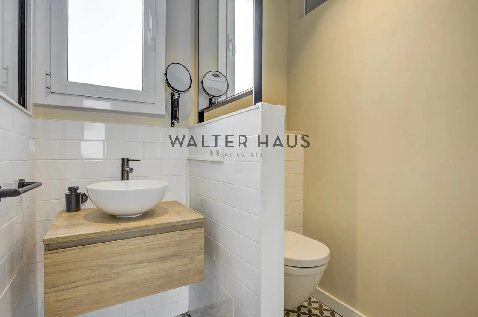 Bathroom of Attic for sale in Barcelona  with Air Conditioner, Terrace and Balcony