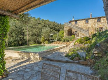 Casa rustica con piscina in vendita a Mont-ras