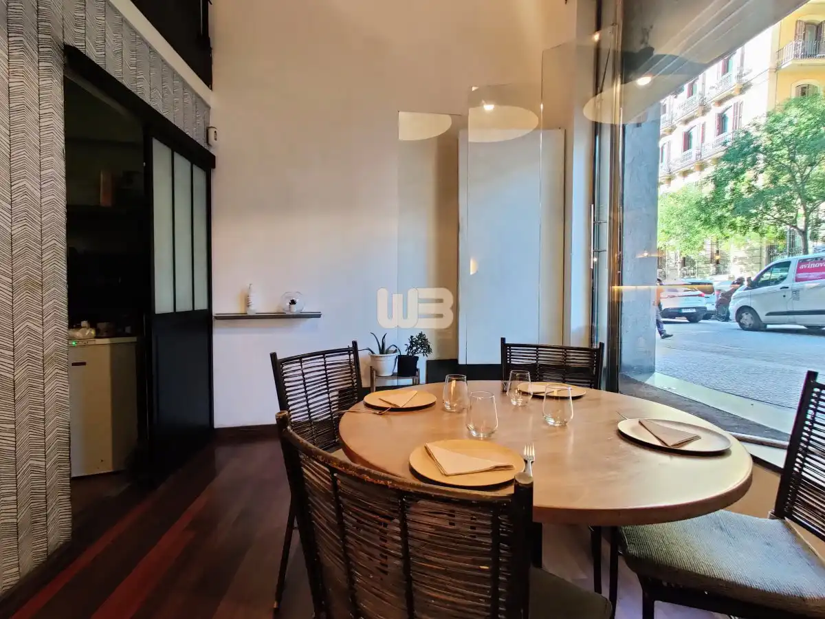 Business premises for transfer in Carrer de Bailèn, imagen 3