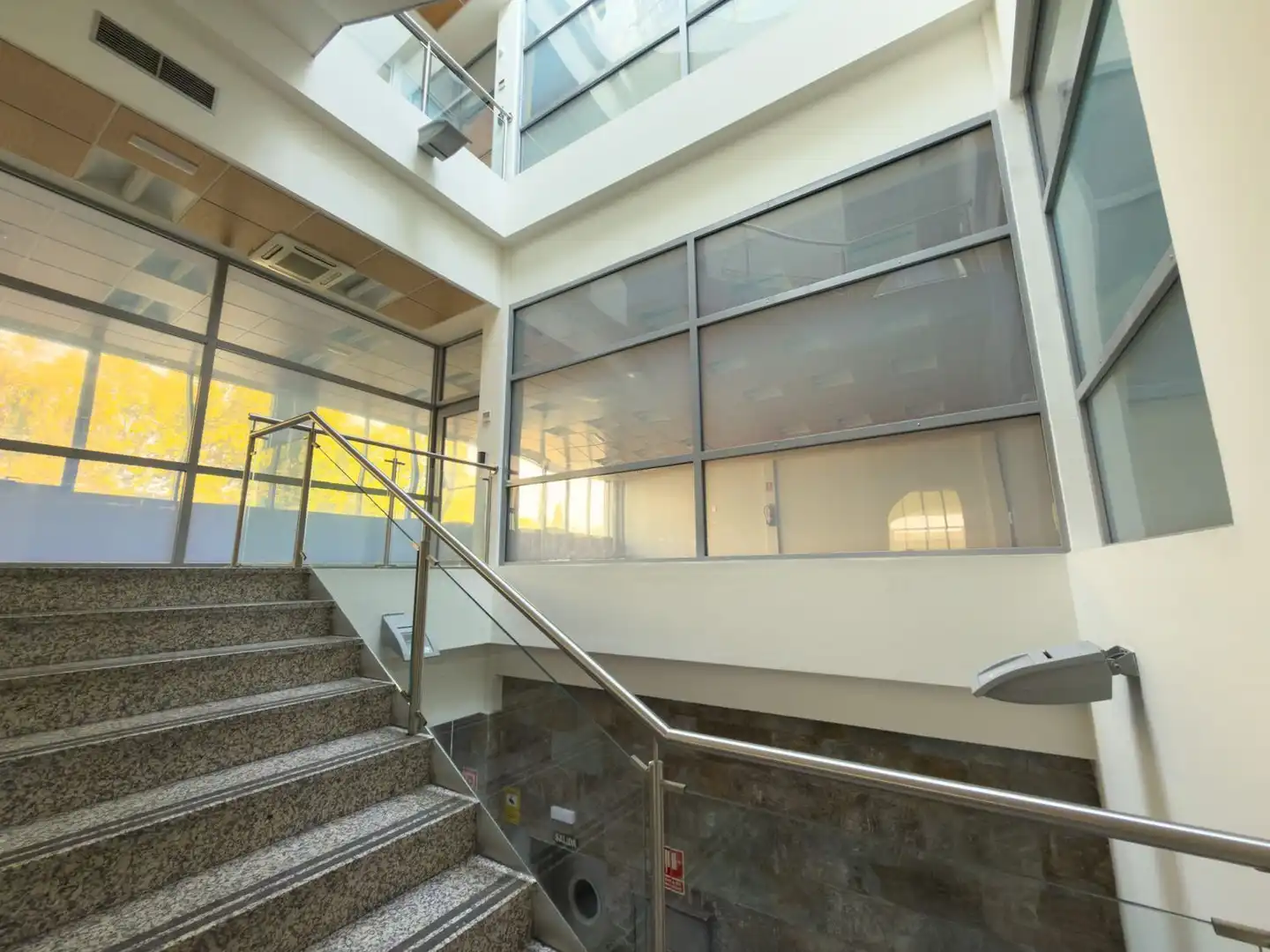 Gemischtgenutztes Gebäude zum Verkauf in Montserrat - Parque Empresarial, imagen 4
