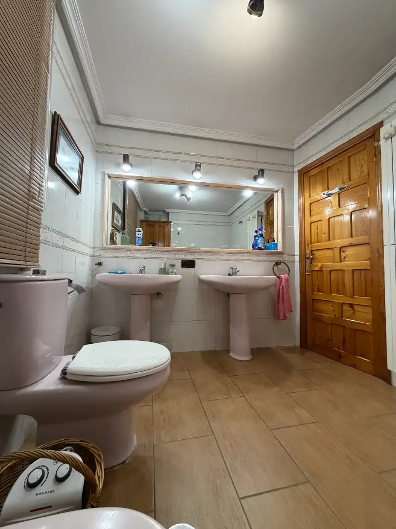 Bathroom of Houses for sale in Úbeda  with Air Conditioner, Heating and Storage room