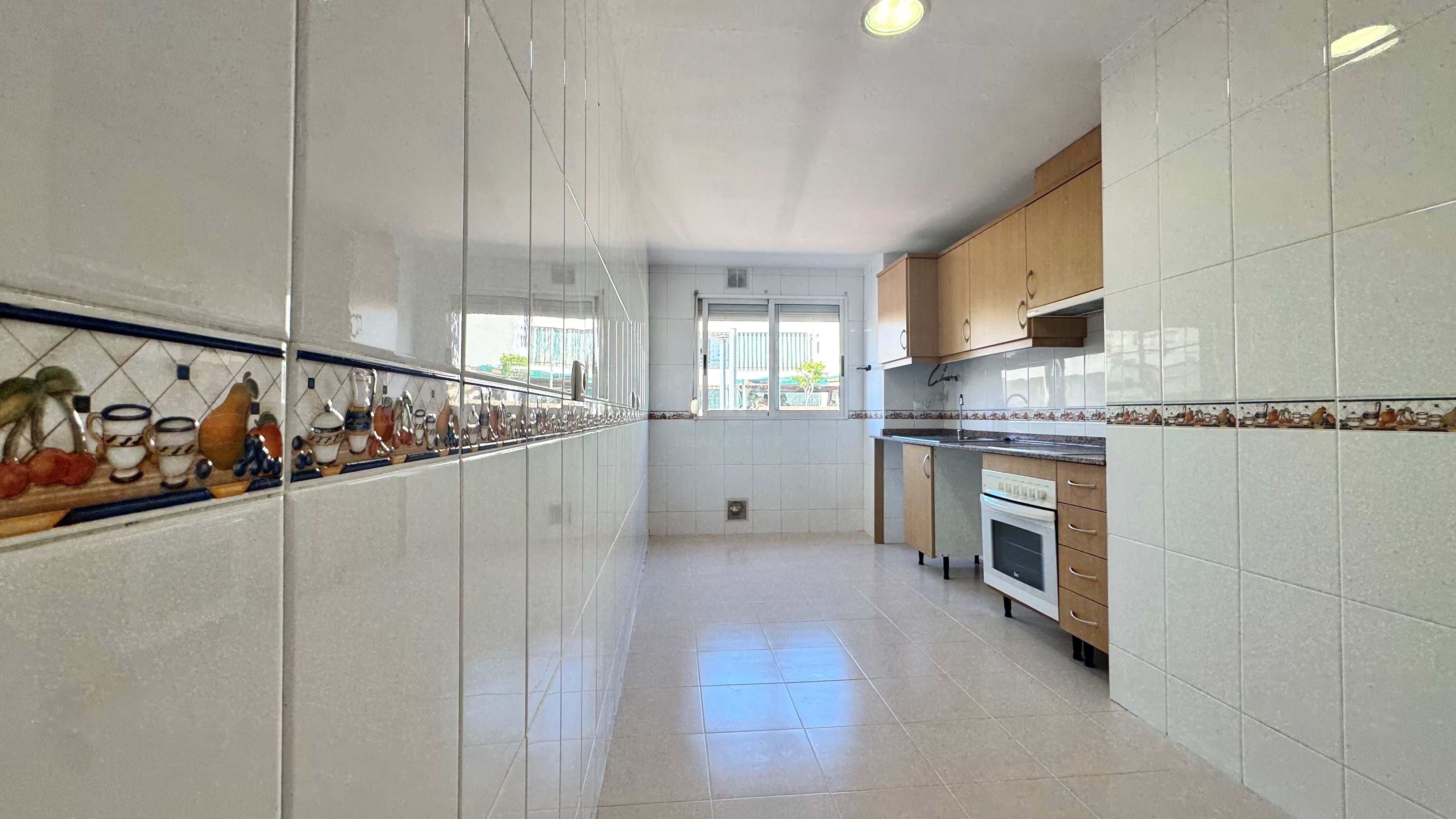 Küche von Wohnung zum Verkauf in Alicante / Alacant mit Schwimmbad