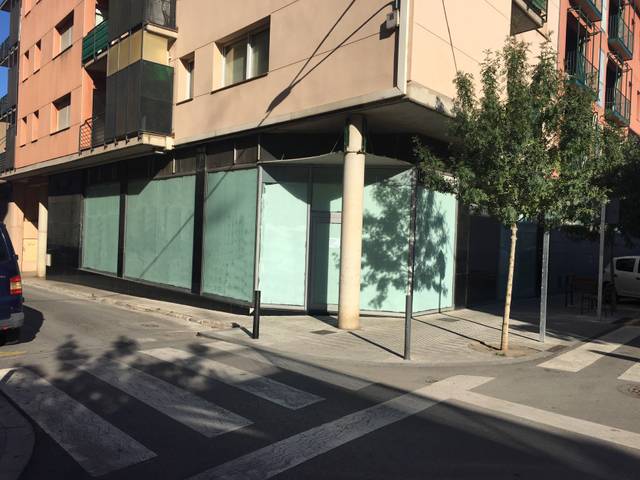 Local comercial en Venta en C/ Pere III en Poble Nou - Olivar Gran