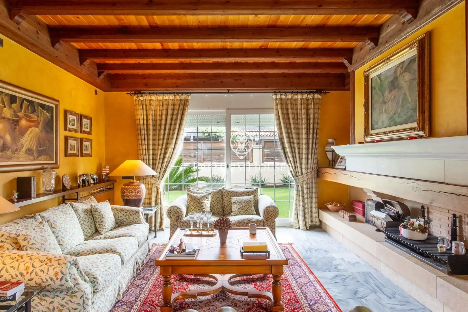Sala d'estar de Casa o xalet en venda en Mataró amb Calefacció, Jardí privat i Parquet