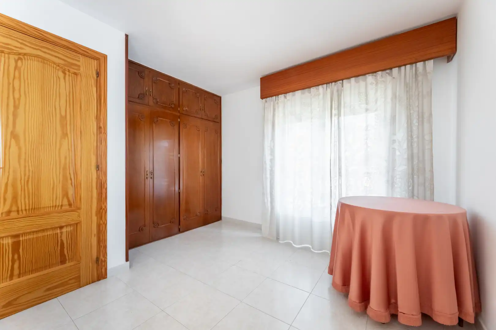Habitación de Casa adosada en venta en Chiloeches con Calefacción y Balcón