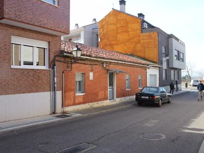 Vista exterior de Casa o xalet en venda en Palencia Capital amb Terrassa