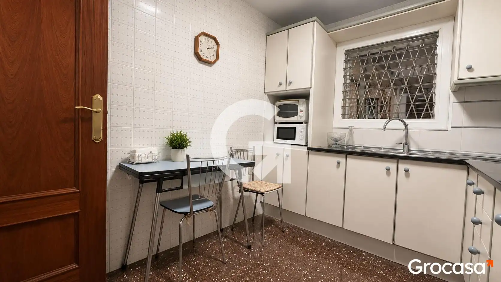 Kitchen of Flat for sale in L'Hospitalet de Llobregat  with Air Conditioner and Balcony