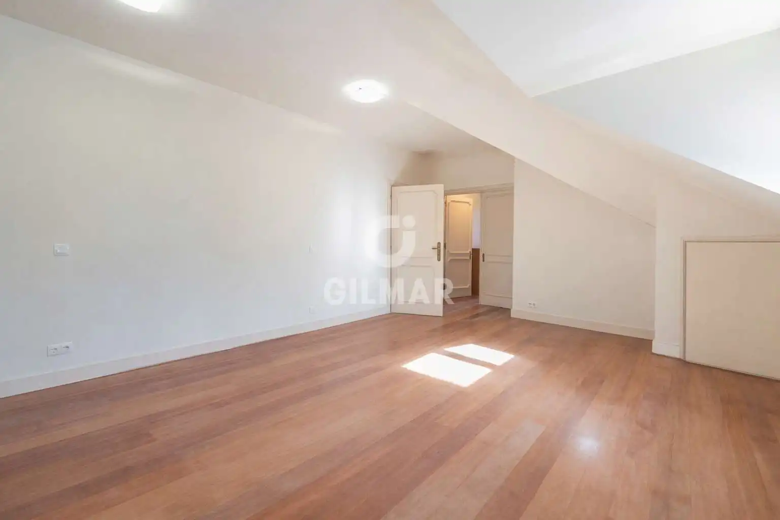 Habitación de Casa o chalet en venta en Pozuelo de Alarcón con Calefacción, Jardín privado y Piscina