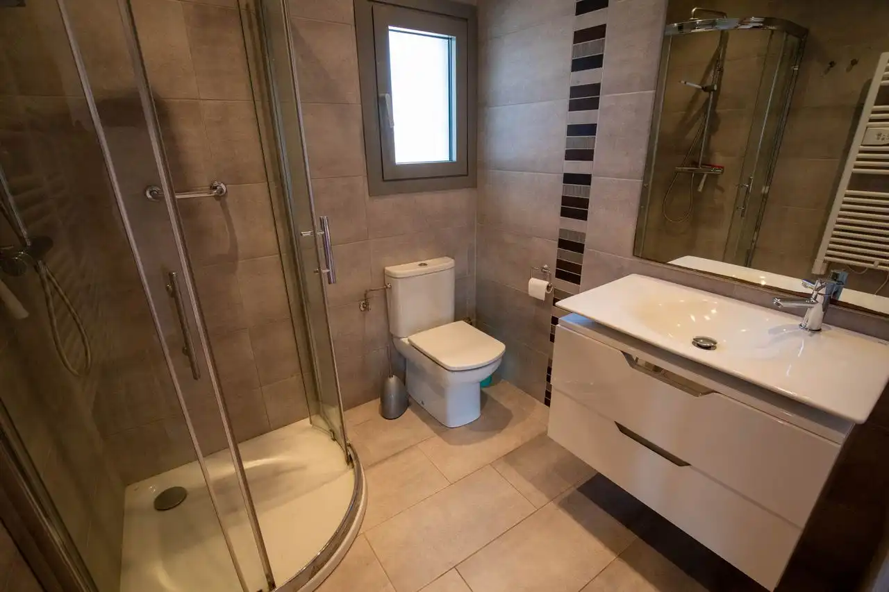 Badezimmer von Haus oder Chalet zum Verkauf in L'Escala mit Klimaanlage, Terrasse und Möbliert