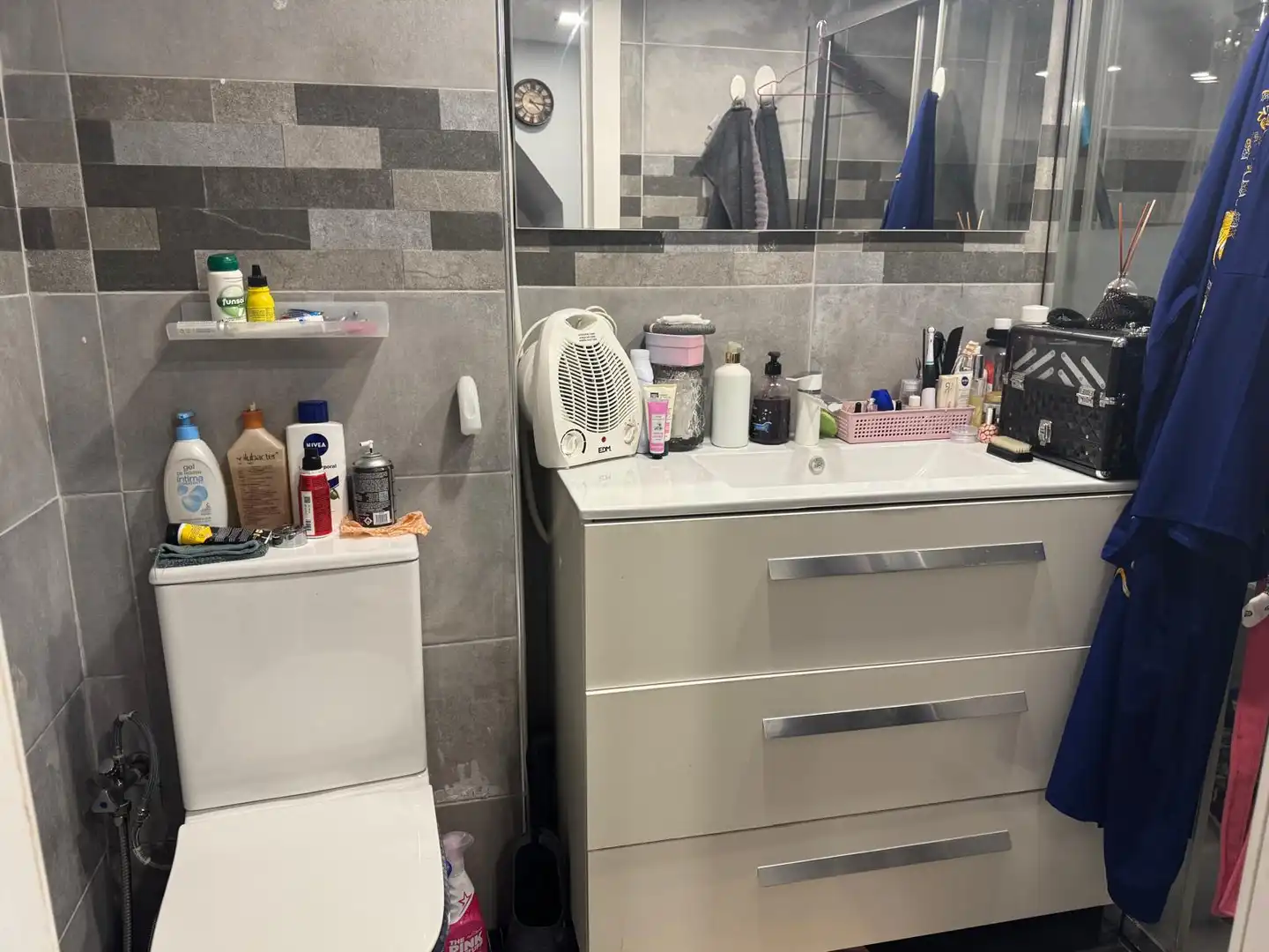 Baño de Planta baja en venta en L'Hospitalet de Llobregat con Aire acondicionado