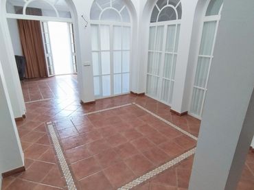 Casa con balcone in vendita a Centro