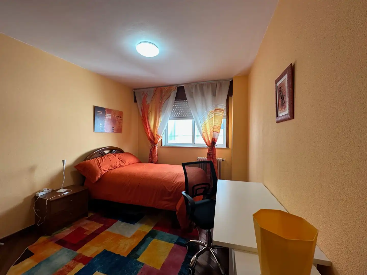 Bedroom of Flat for rent in Santiago de Compostela   with Heating, Parquet flooring and Furnished