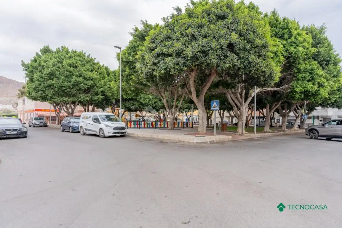 Vista exterior de Piso en venta en Roquetas de Mar con Aire acondicionado y Terraza