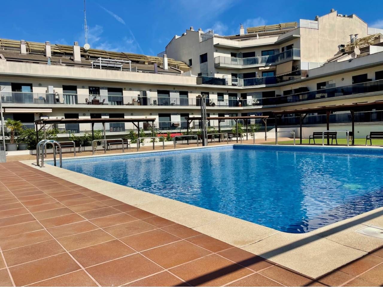 Piscina de Pis en venda en Manresa amb Aire condicionat, Parquet i Balcó