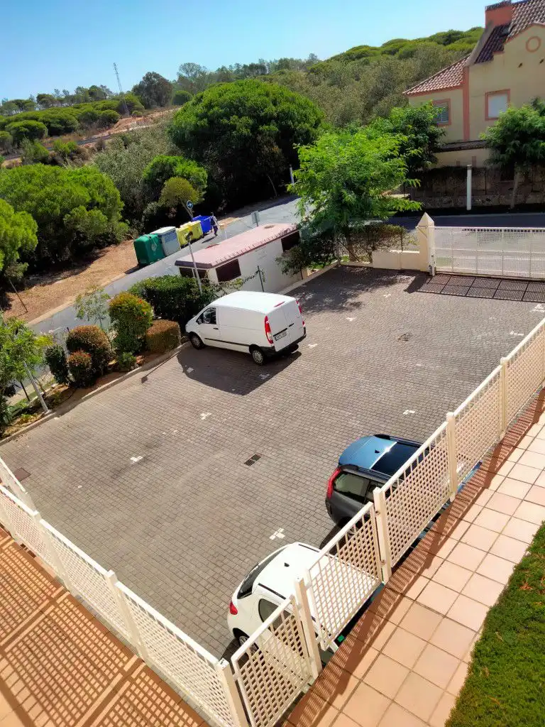 Parking de Casa adosada en venta en Islantilla con Piscina comunitaria