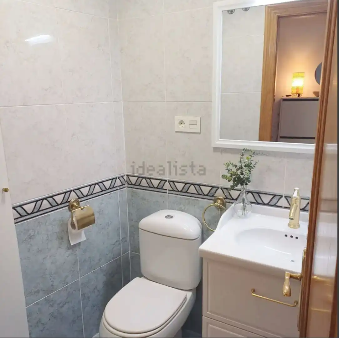 Bathroom of Flat for rent in Oviedo   with Furnished