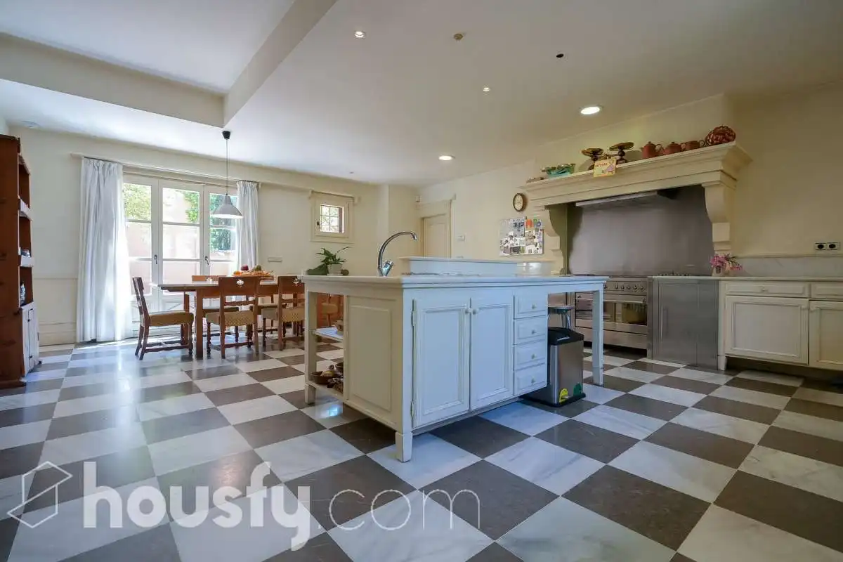 Kitchen of Houses for sale in Pozuelo de Alarcón  with Air Conditioner, Heating and Private garden