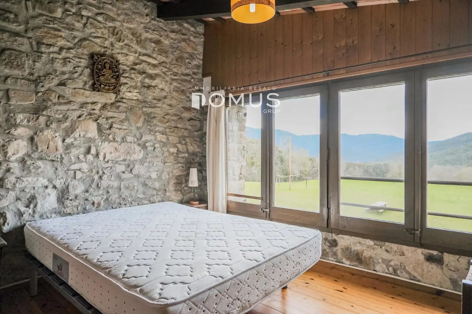 Habitación de Finca rústica en venta en Santa Pau con Calefacción, Parquet y Piscina
