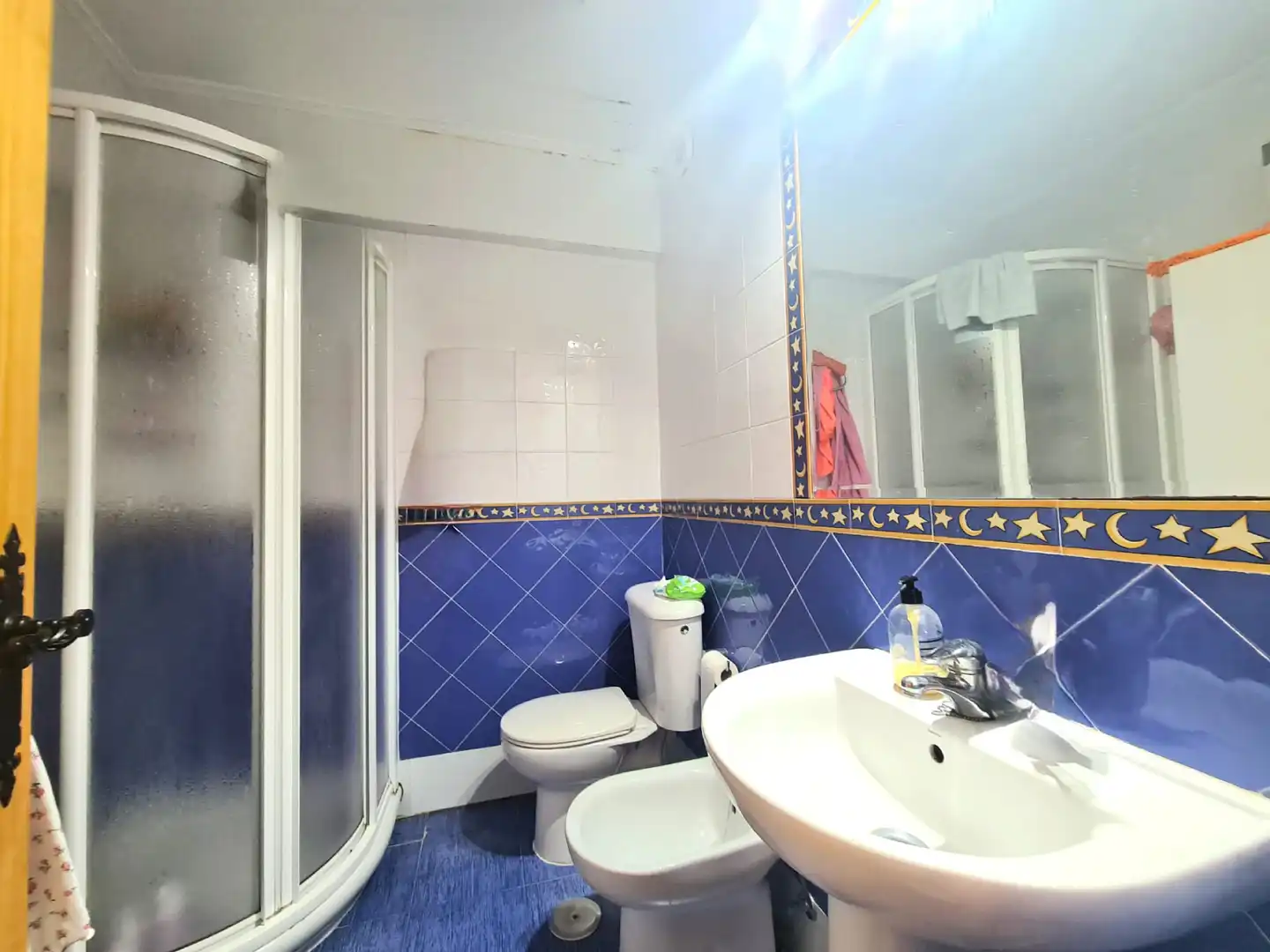 Bathroom of Flat for sale in Sevilla  with Air Conditioner