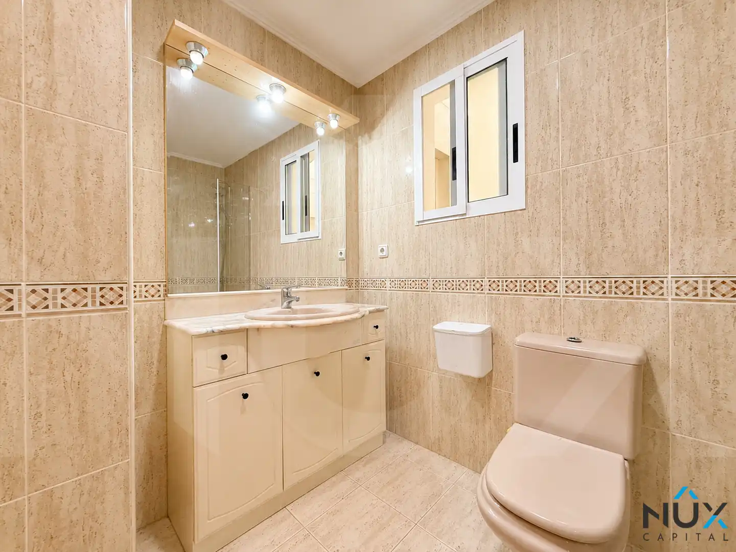 Baño de Piso en venta en Benaguasil con Aire acondicionado, Trastero y Amueblado