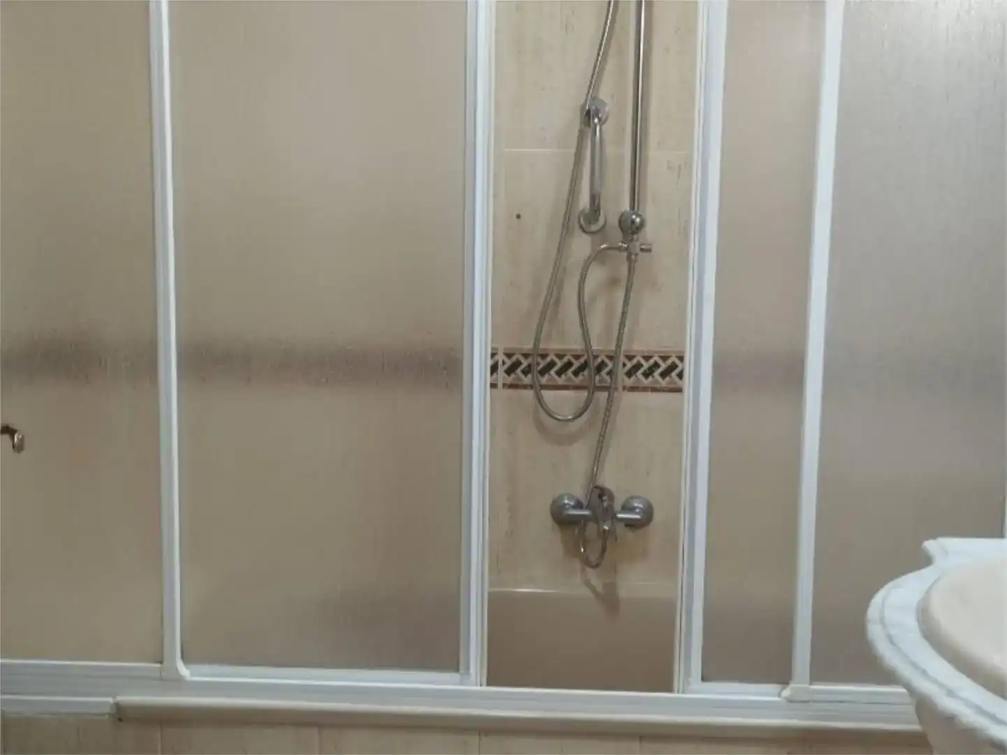 Bany de Casa adosada per a compartir en Ciempozuelos amb Aire condicionat, Piscina i Moblat