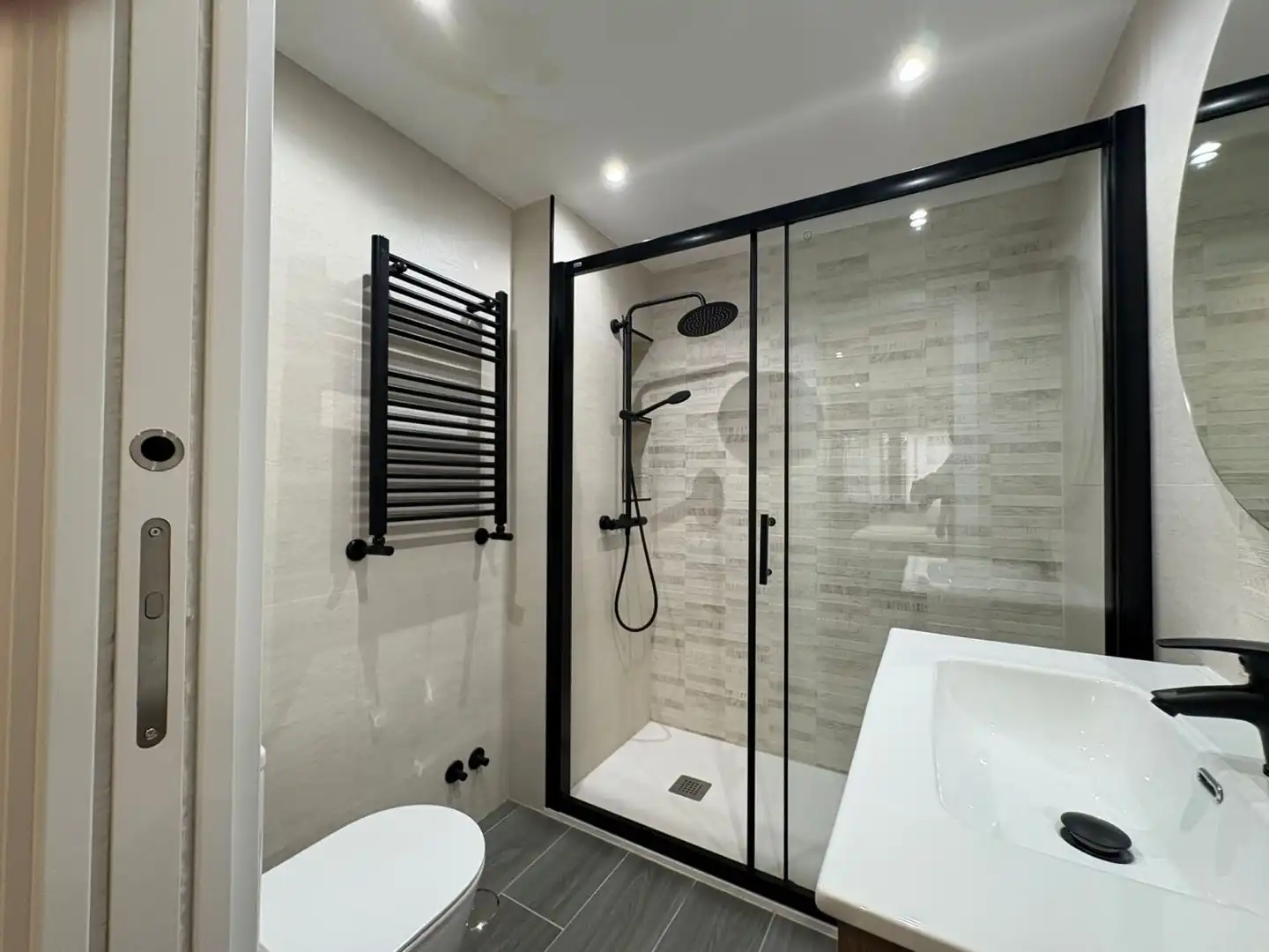 Baño de Piso de alquiler en Madrid con Aire acondicionado