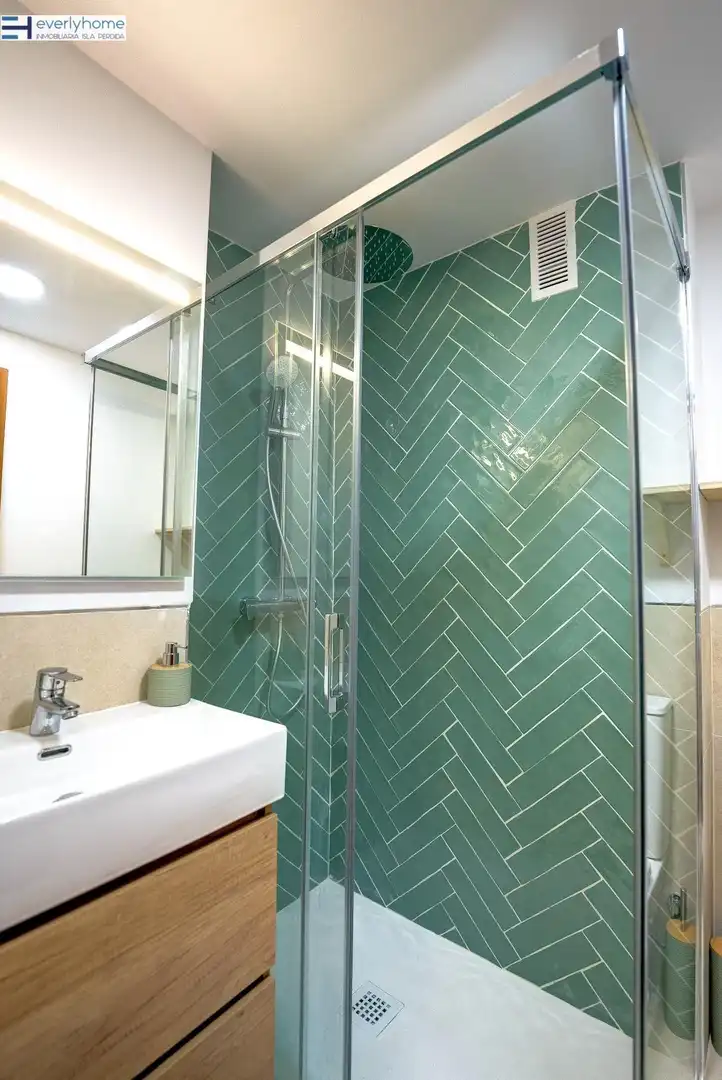 Baño de Piso para compartir en Valencia con Terraza, Amueblado y Balcón
