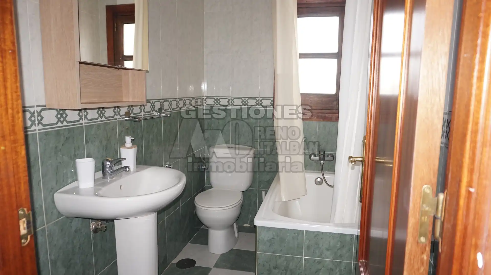 Attic for rent in Cuesta de Abarqueros, Barrio de Albaicín