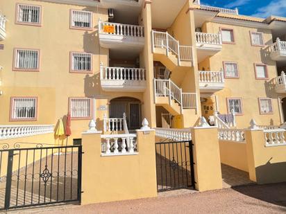 Vista exterior de Apartament en venda en Orihuela amb Aire condicionat, Terrassa i Piscina