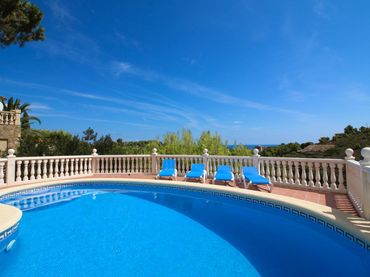 Villa con piscina in vendita a El Montgó