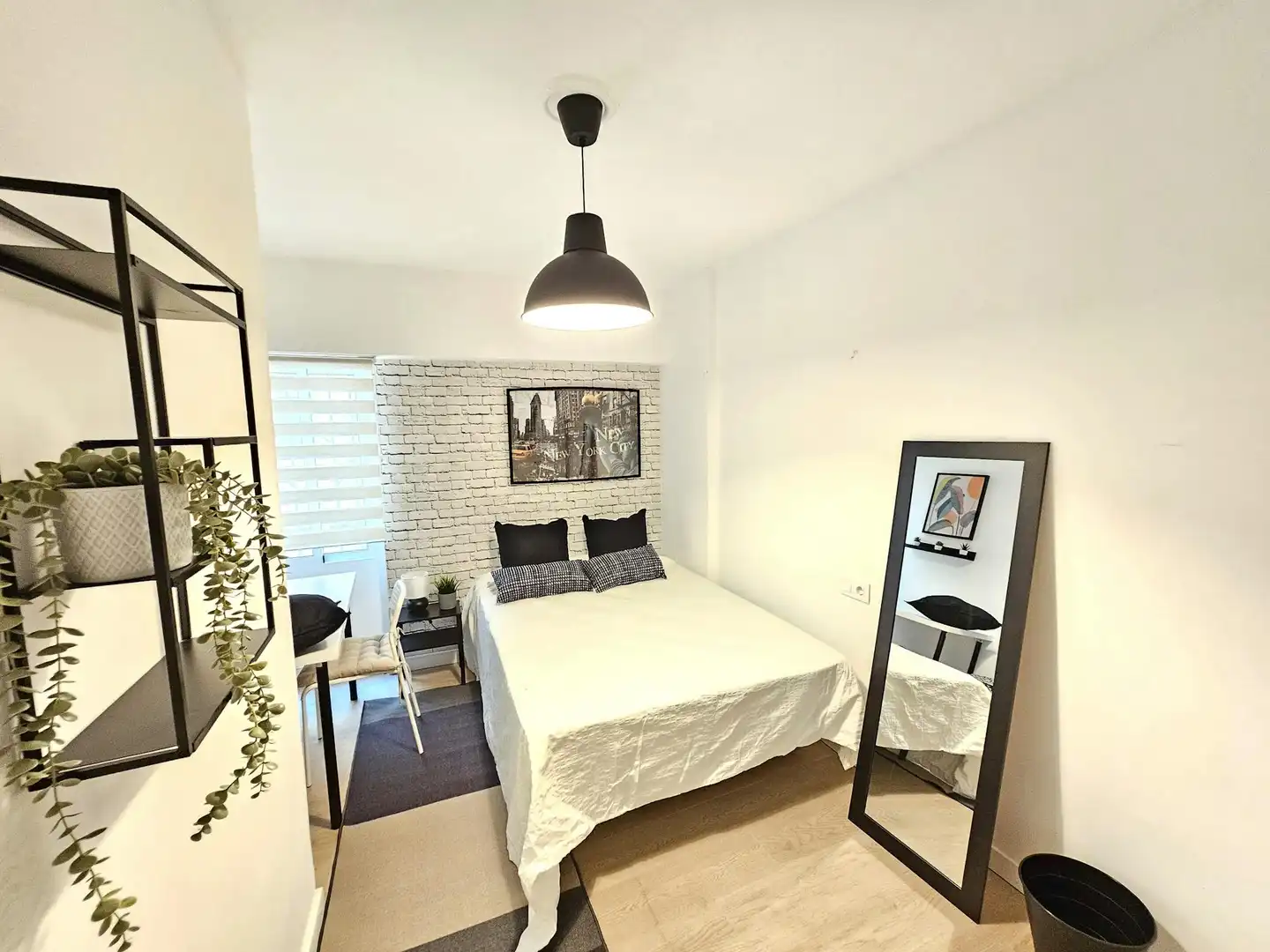 Bedroom of Flat for share in  Valencia Capital  with Heating and Washing machine