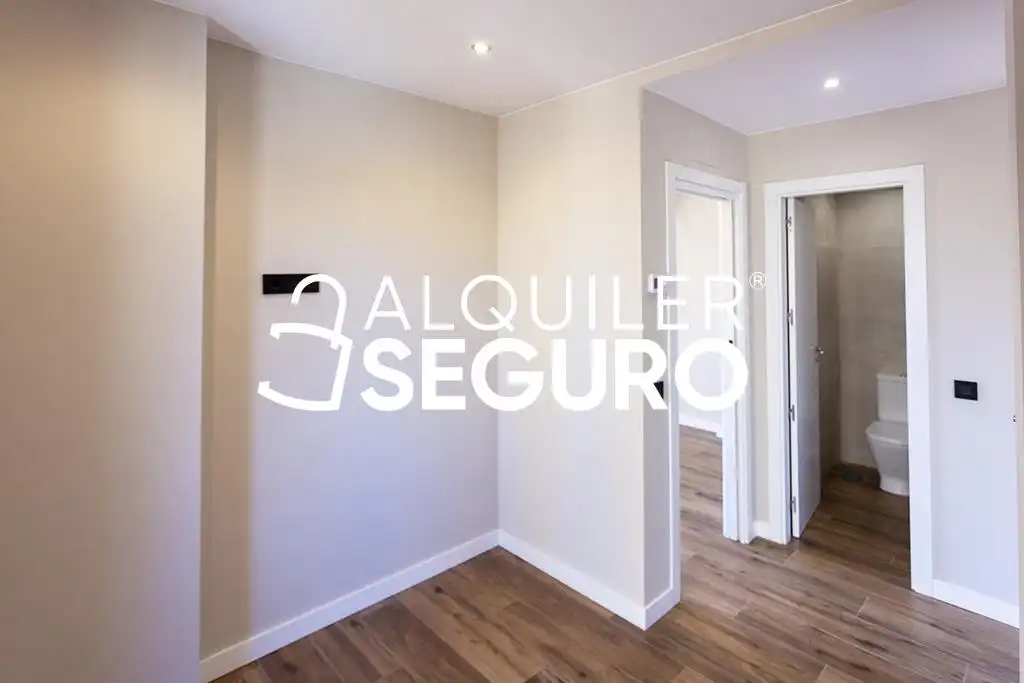 Habitación de Ático de alquiler en Madrid con Aire acondicionado, Calefacción y Trastero