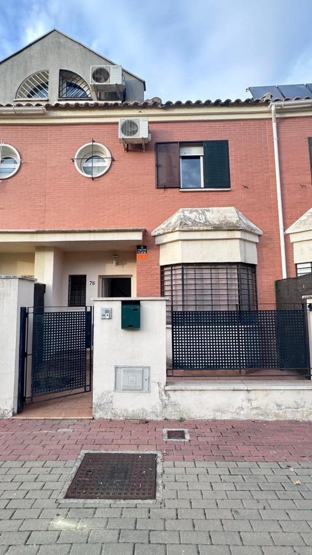 Exterior view of Single-family semi-detached for sale in Coria del Río  with Air Conditioner, Terrace and Furnished