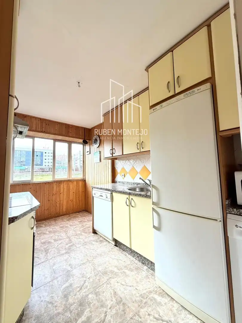 Kitchen of Flat for sale in Salamanca  with Heating, Oven and Washing machine