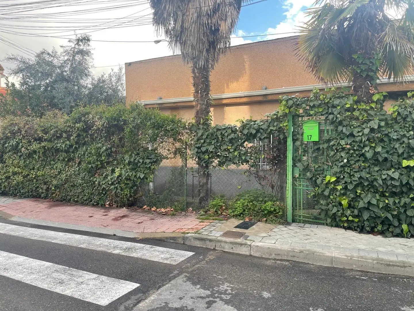 Vista exterior de Casa adosada en venda en Madrid amb Jardí privat i Terrassa